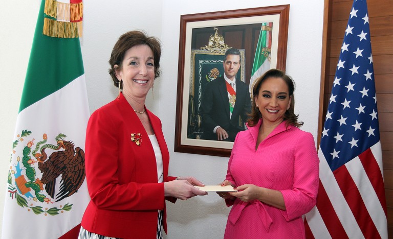 La Embajadora de Estados Unidos en México,presentó las copias de estilo de Cartas Credenciales