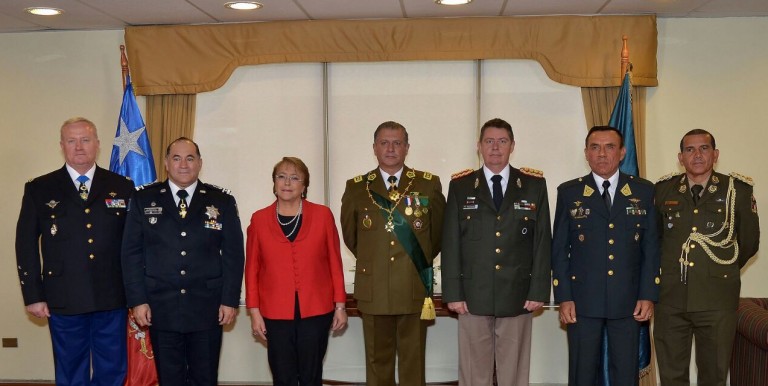 El Cuerpo de Carabineros de Chile otorgó la condecoración “Honor al Mérito”
