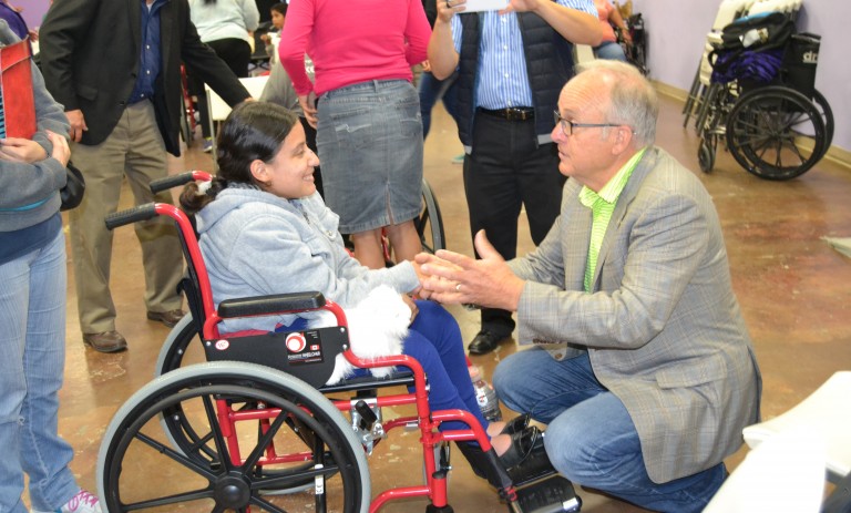 Club rotario Tijuana  Oeste  y Club Rotario de Canadá entregan 40 sillas de ruedas en DIF Tijuana