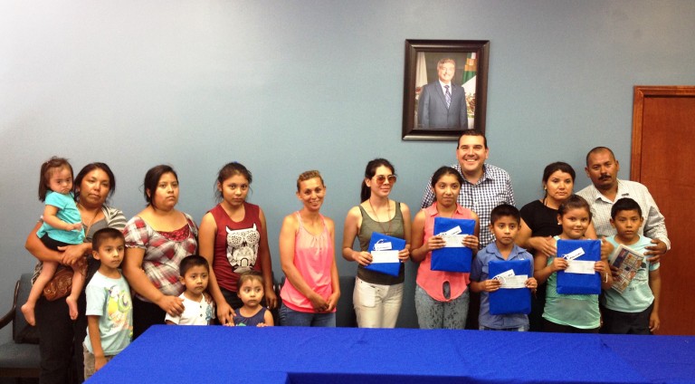 Alumnos de educación básica de Tijuana reciben beca