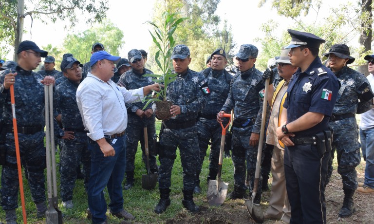 Logran Simpatt, Gendarmería y Land Life Company  plantar mil arbolitos en el Parque Morelos