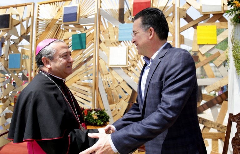 Jorge Astiazarán acude a la ceremonia de bienvenida del nuevo Arzobispo de Tijuana