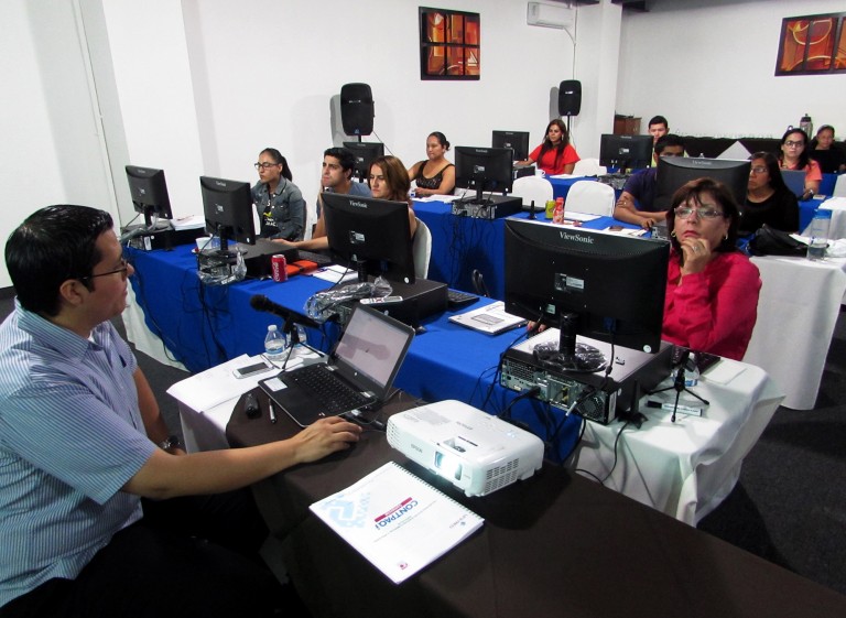 Busca Colegio de Contadores Públicos actualizar  conocimientos en Materia Fiscal