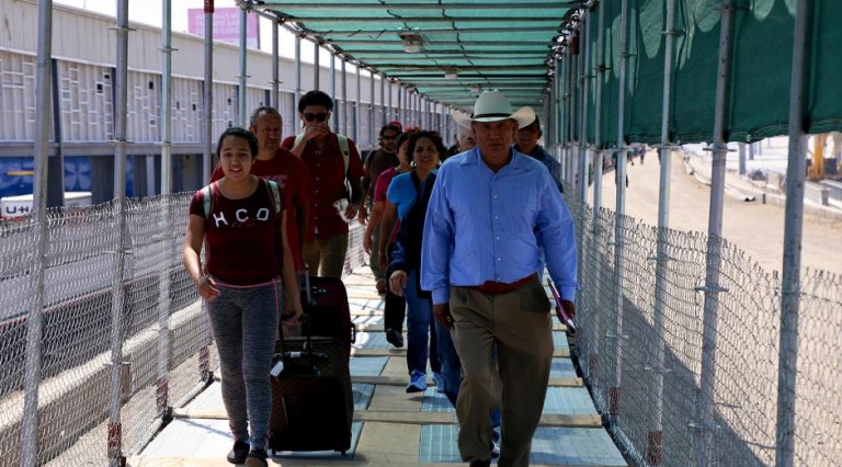 Servicios Actualizados de CBP en las Garitas de San Ysidro y Otay Mesa