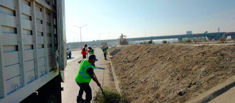 Ayuntamiento retira 3 toneladas de basura  sobre tramo de la Vía Rápida Oriente