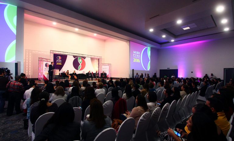 Empoderan y preparan a emprendedoras en quinto foro Mujer Pyme 2016