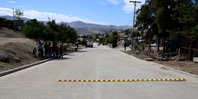 Jorge Astiazarán entrega pavimentación de calle San Ángel en la Colonia Terrazas del Valle