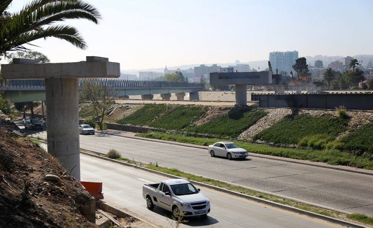 Municipio anuncia cierre nocturno en Vía Rápida Oriente por construcción de Puente Ferrocarril