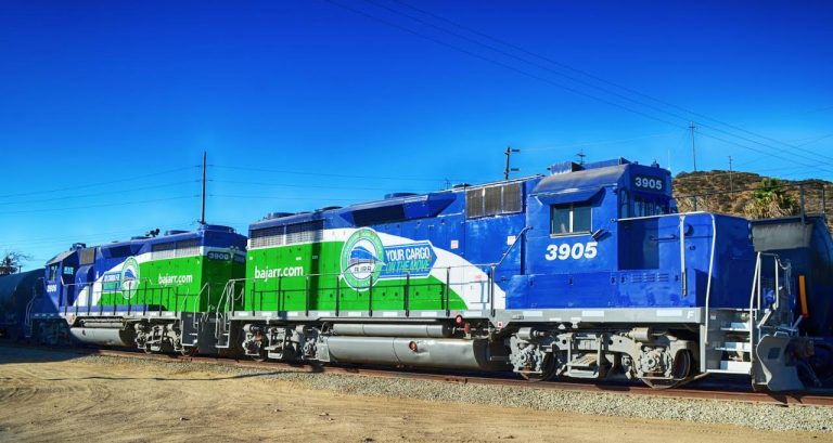 Moderniza Baja Rail Road locomotoras de la vía corta