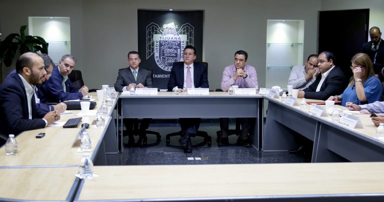 Jorge Astiazarán presenta avances del SITT a  Funcionarios de Banobras y de presidencia de la República