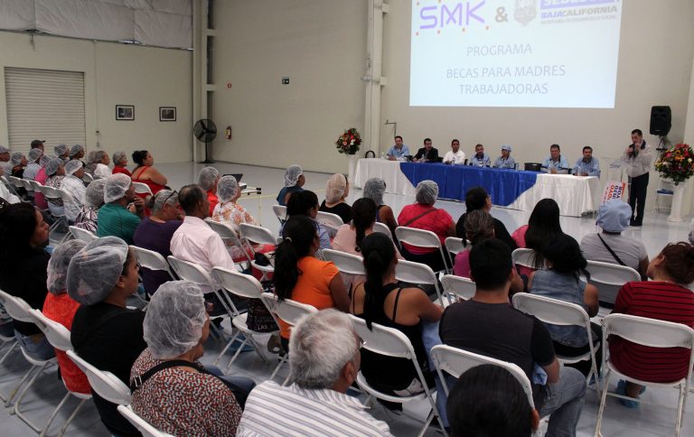 Brindan SMK y Gobierno del Estado apoyos económicos  a madres trabajadoras y adultos mayores