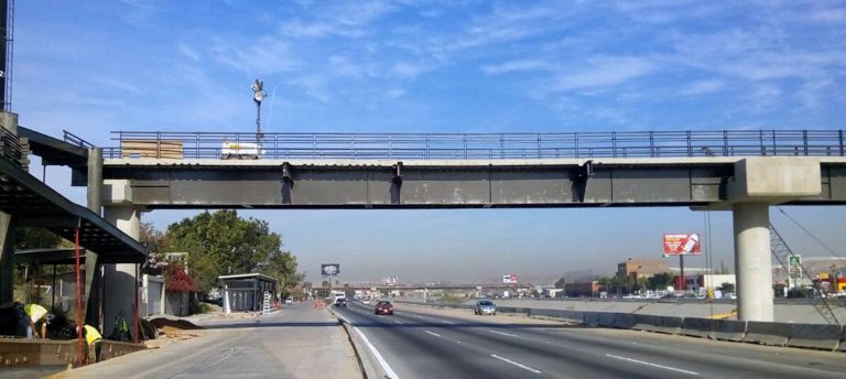 Municipio suspende temporalmente Vía Rápida Poniente por construcción de puente peatonal