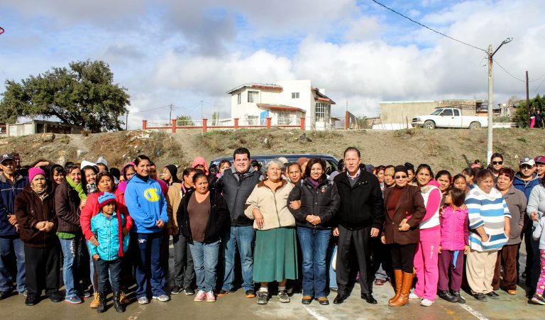 Alcaldesa Nereida Fuentes desea Feliz Navidad a los Tecatenses