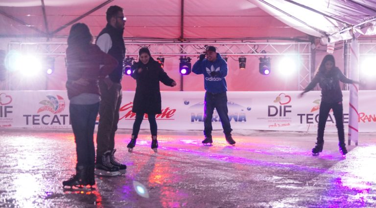 Inauguran Pista de Hielo en el Pueblo Mágico