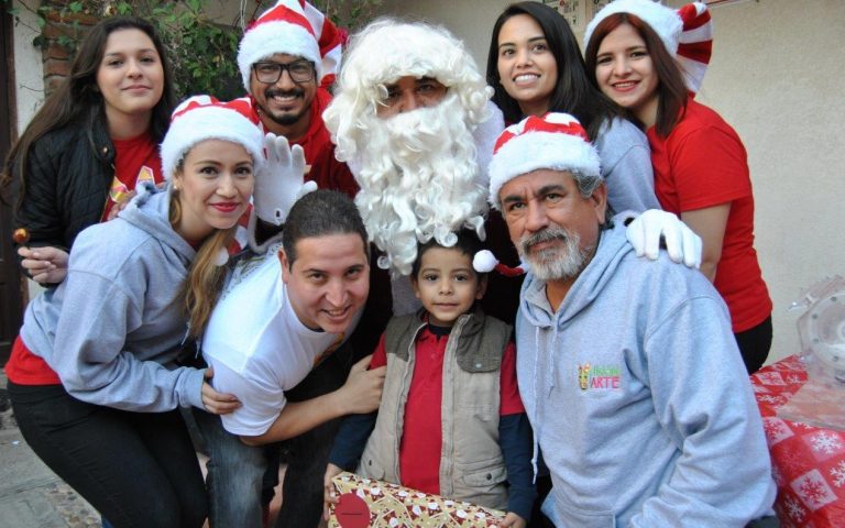 Festejan Voluntarios “Navidad” con Niños de Casa Hogar