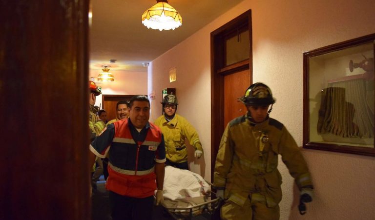Bomberos, Policía Municipal y Cruz Roja rescataron a una persona con crisis emocional