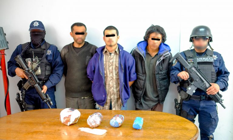 Decomisa Policía de Playas de Rosarito 4.5 kilogramos de cocaína; asegura a tres sujetos