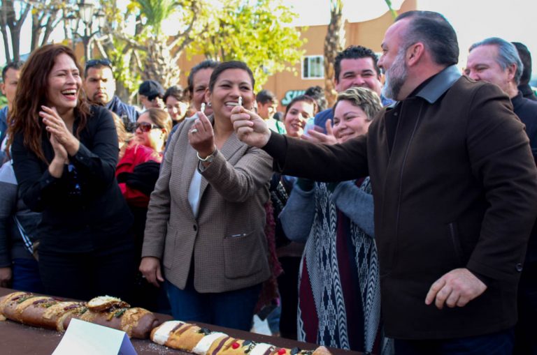 Llevan a cabo Primer Festival de Gran Rosca de Reyes