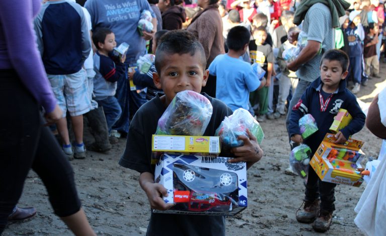 Lleva Baja California Railroad juguetes a Comunidad Infantil de Zonas Vulnerables