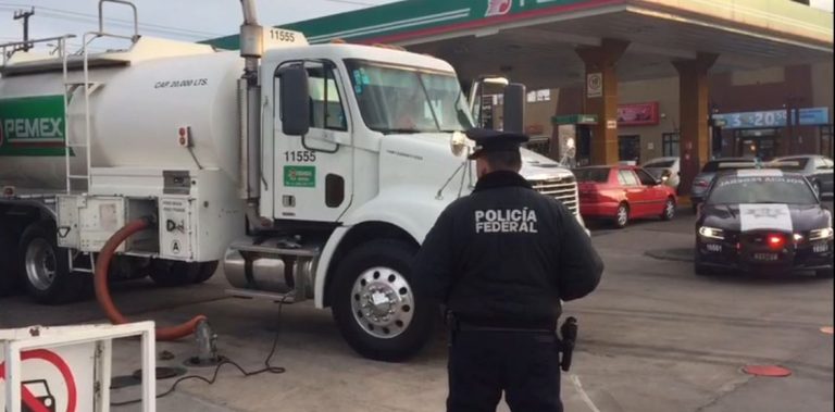 Policía Federal libera en forma pacífica planta de almacenamiento de Pemex