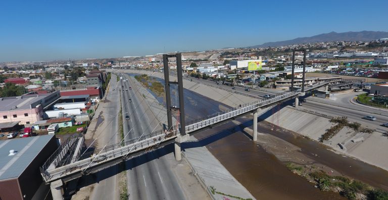 Reportan el 90% de avance en obra de puentes peatonales del SITT