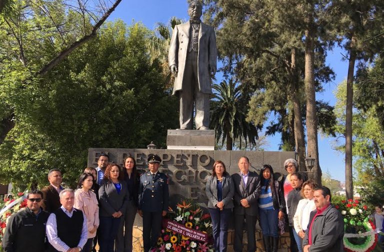 Rinden Honores a Benito Juárez en Aniversario de su Nacimiento