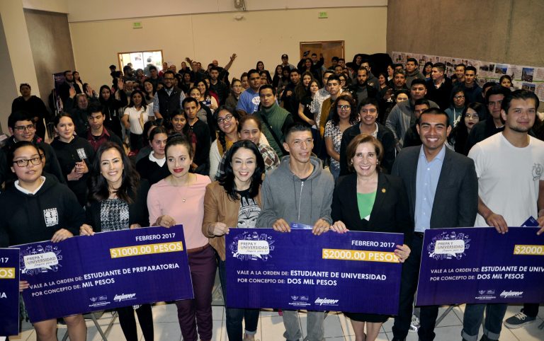 Entregan 128 becas  del Programa “Prepa y Universidad segura para Ti”