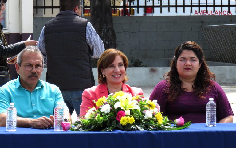 Asiste presidenta Mirna Rincón a asamblea cívica en la escuela  primaria Lic. Benito Juárez