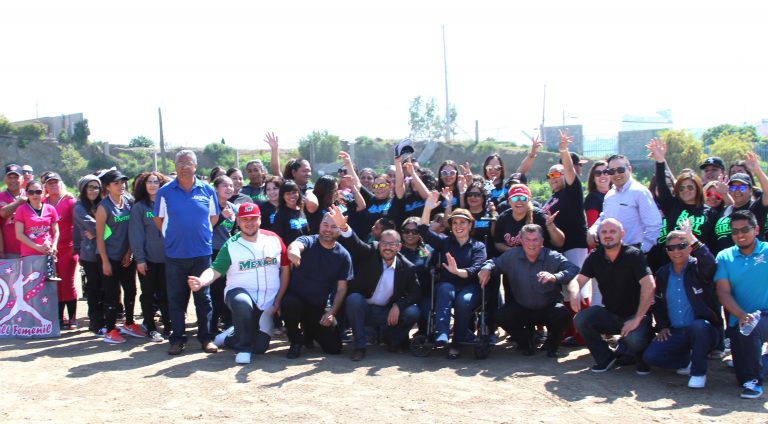 Reconoce Mirna Rincón a ganadores del Torneo de softbol femenil de Playas de Rosarito