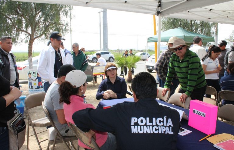 Asistente Mirna Rincón nada de asistencia comunitaria en Colonia Leyes de Reforma