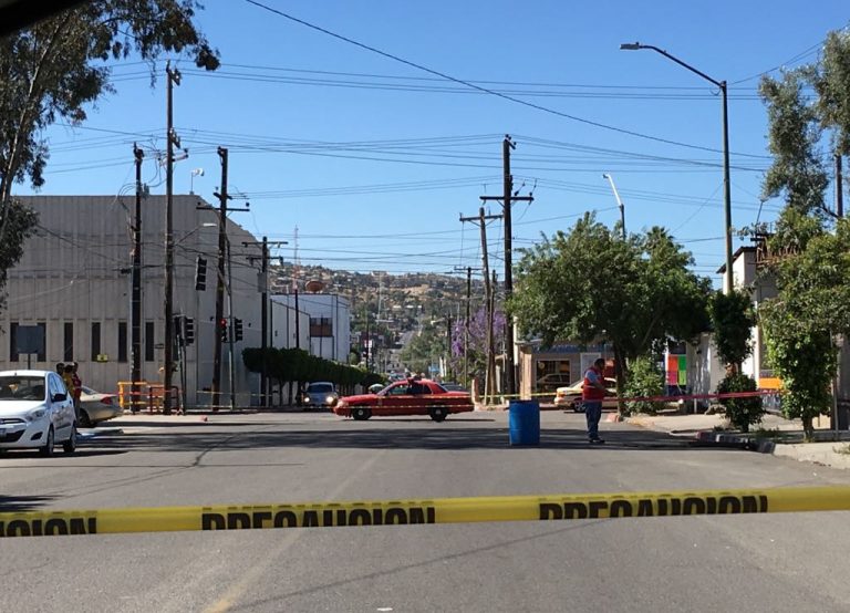 Cierre parcial de la calle Venustiano Carranza en Tecate