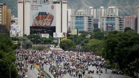 Mueren dos jóvenes a balazos en protestas en Venezuela