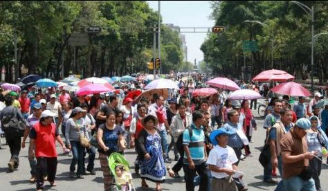 Manifestantes afectan vialidad en distintas calles de la capital mexicana