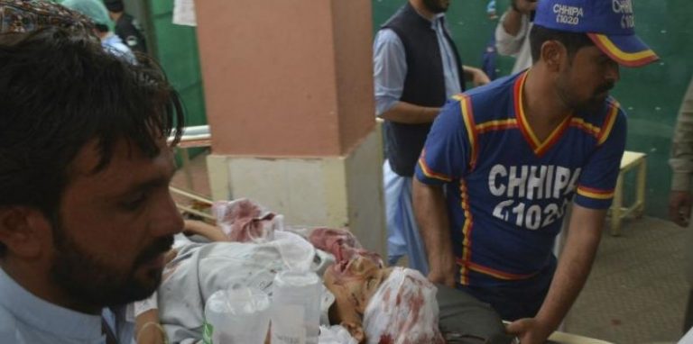 25 muertos deja ataque contra vicepresidente del Senado en Paquistan
