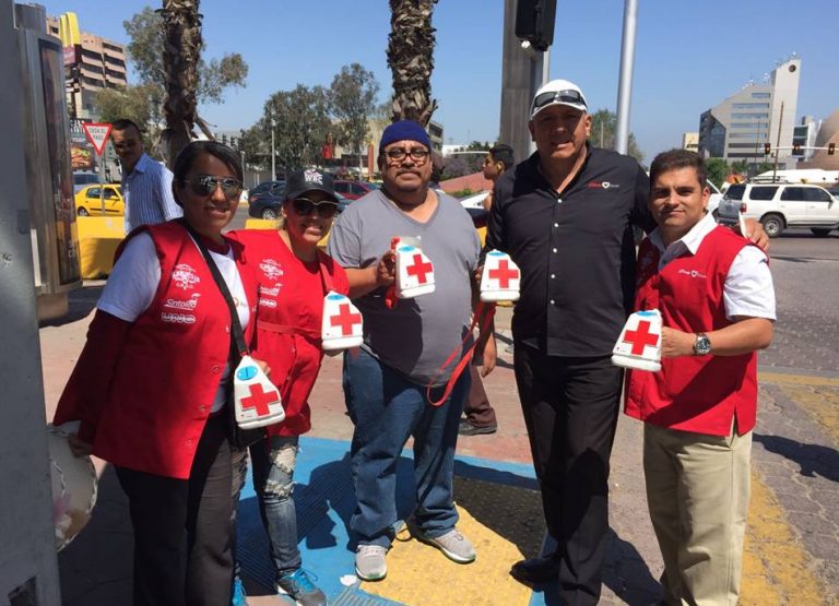 Realiza Caliente Ayuda boteo a favor de Cruz Roja