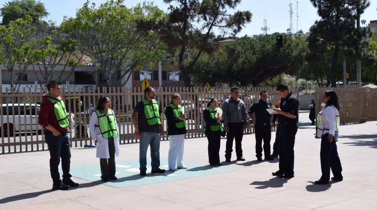 Capacitan a personal  del Hospital General de Tijuana en Técnicas de evacuación y resguardo