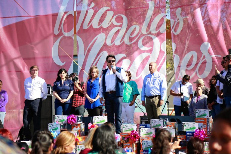 Celebra Alcaldía de Tijuana a 8 mil mamás
