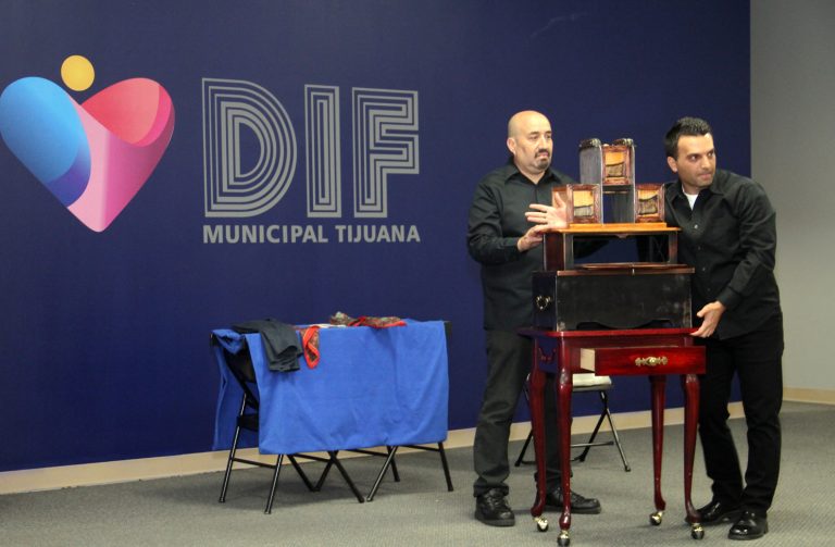 Ofrece DIF Tijuana espectáculo de ilusionismo a niños y adultos mayores