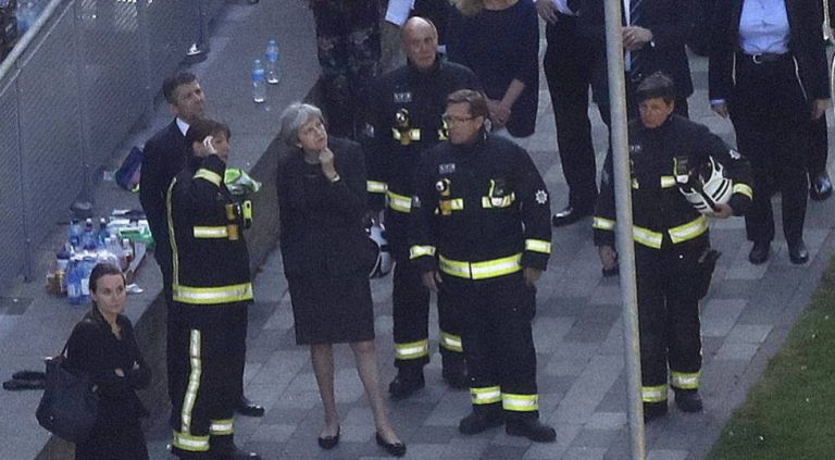 Ordenan una investigación oficial sobre las causas del fuego en el edificio de Londres