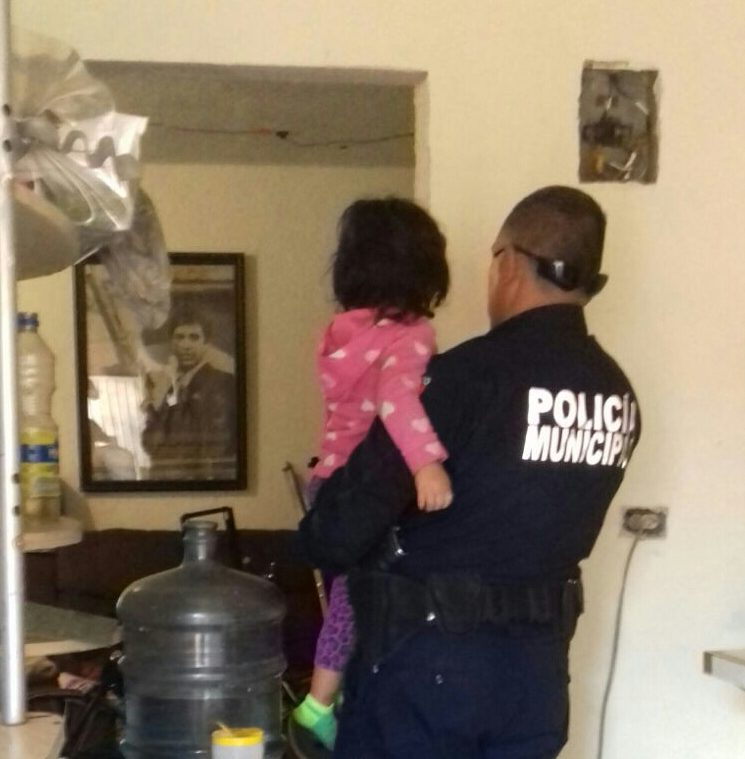 Rescataron Policias Municipales a niñas de dos años