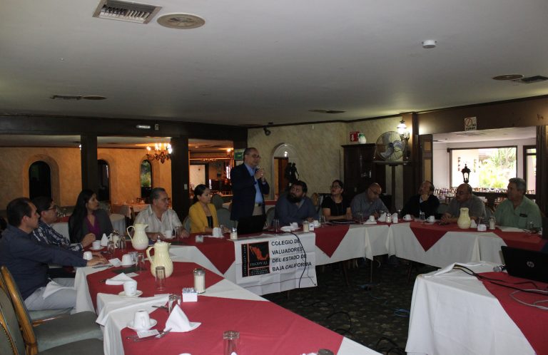 Presenta Alcaldía Plan Municipal de Desarrollo a Colegio de Valuadores del Estado
