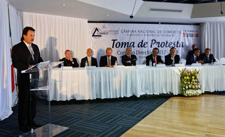 Participa alcalde en toma de protesta del Consejo Directivo de Canaco de Tijuana