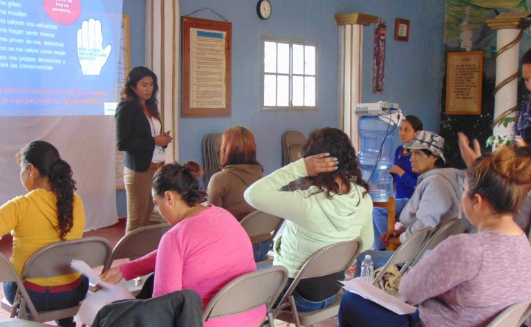 Ayuntamiento imparte taller de autoestima a mujeres rosaritenses