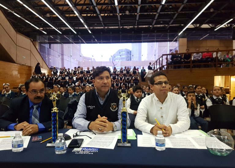 Participan coros de primarias en la etapa municipal del concurso de interpretación del Himno Nacional Mexicano