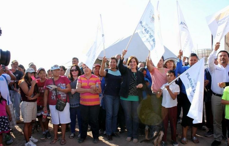 Inaugura Mirna Rincón obra de instalación de red de agua  potable en Cumbres del  Mar