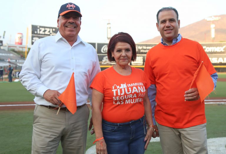 Realizan Juego Naranja de béisbol contra la violencia a la mujer en Tijuana