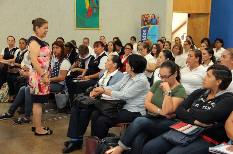 Capacitan a orientadoras de DIF Tijuana sobre nuevo Modelo Educativo