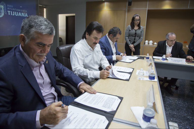 Reitera Alcaldía de Tijuana coordinación con CMIC con firma de convenio
