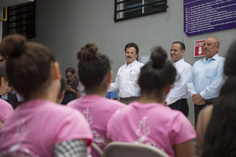 Entrega alcalde apoyo a la asociación Guerreros Anónimos