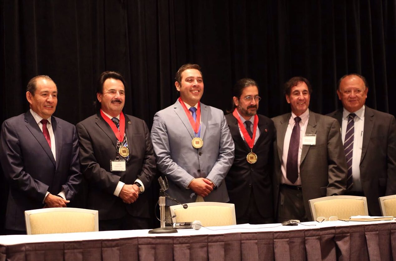 Recibe Alcalde de Tijuana reconocimiento por proyecto para iluminar la ciudad